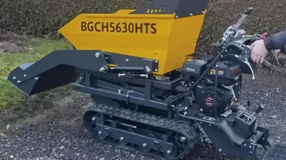 Dumper - přeprava materiálu na stavbě v Lanškrouně